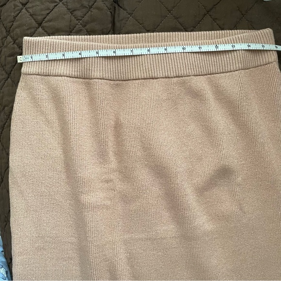 STORY Women’s Camel Knit Skirt - Picture 4 of 4